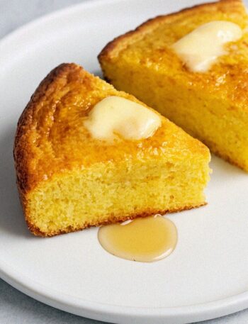 Kukuričný chlieb s medom a maslom v teplovzdušnej fritéze