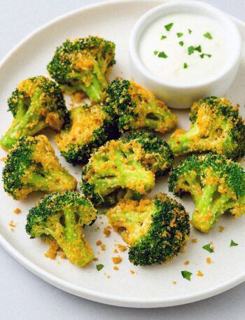 Kukuričné minibábovky s bylinkami a syrom v teplovzdušnej fritéze