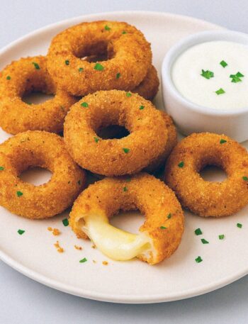 Cibuľové prstienky plnené syrom v teplovzdušnej fritéze