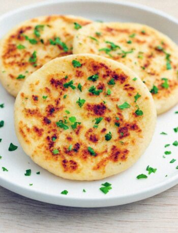 Chrumkavé kukuričné placky (mexické arepas) v teplovzdušnej fritéze