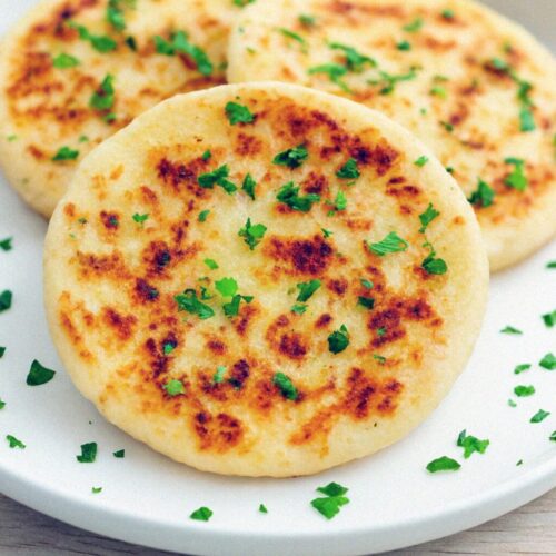Chrumkavé kukuričné placky (mexické arepas) v teplovzdušnej fritéze