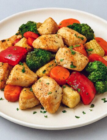 Kuracie kúsky so zeleninou „všetko spolu“ z teplopvzdušnej fritézy