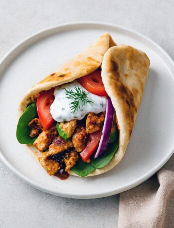 kuraci gyros v pita chlebe