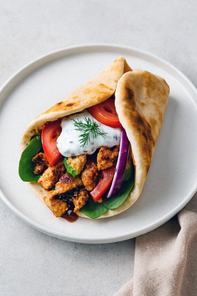 kuraci gyros v pita chlebe