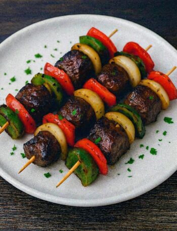 Hovädzie špízy s cesnakom v teplovzdušnej fritéze / rúre