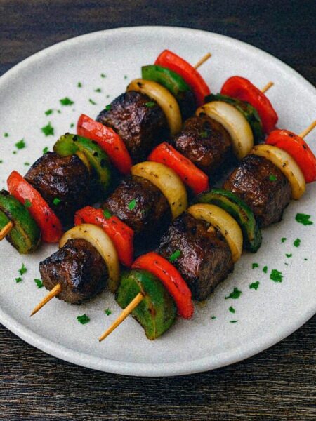 Hovädzie špízy s cesnakom v teplovzdušnej fritéze / rúre