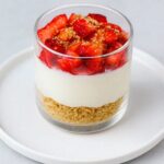 Nepečený Cheesecake do pohára s jahodami