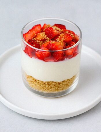 Nepečený Cheesecake do pohára s jahodami