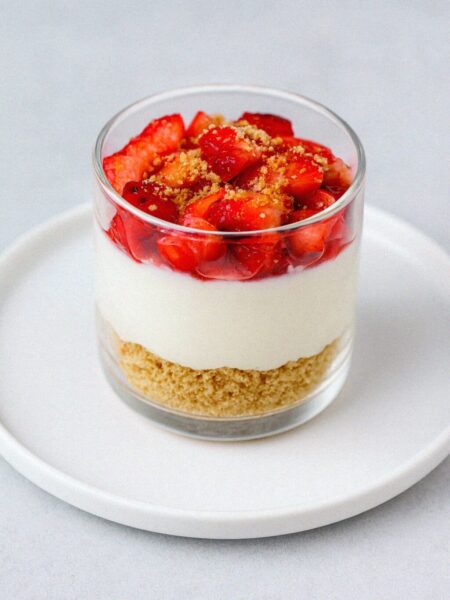 Nepečený Cheesecake do pohára s jahodami