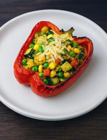 Pečená paprika plnená zeleninou v teplovzdušnej fritéze / rúre