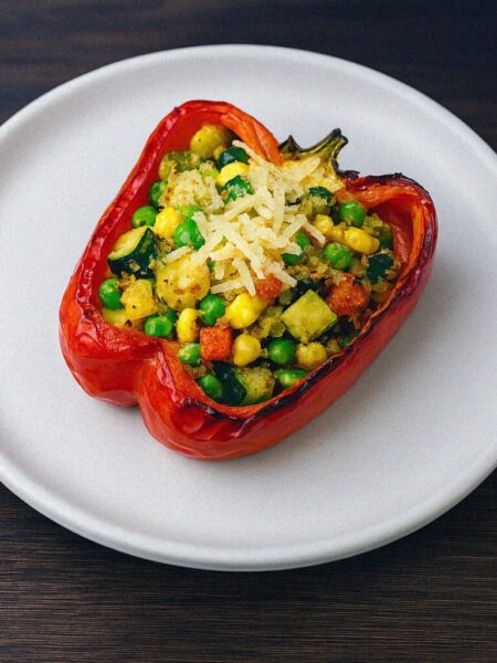 Pečená paprika plnená zeleninou v teplovzdušnej fritéze / rúre