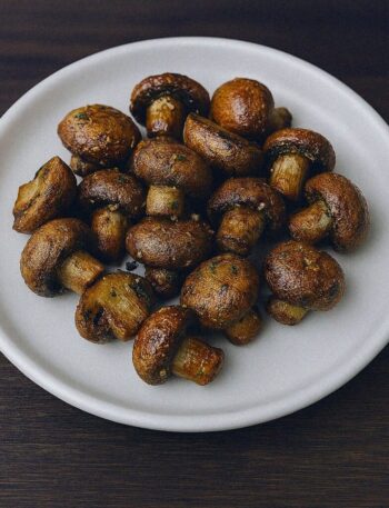 Pečené šampiňóny s cesnakom v teplovzdušnej fritéze / rúre