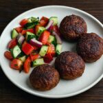 Air fryer fašírky so zeleninovým šalátom – 25 minút v teplovzdušnej fritéze / rúre