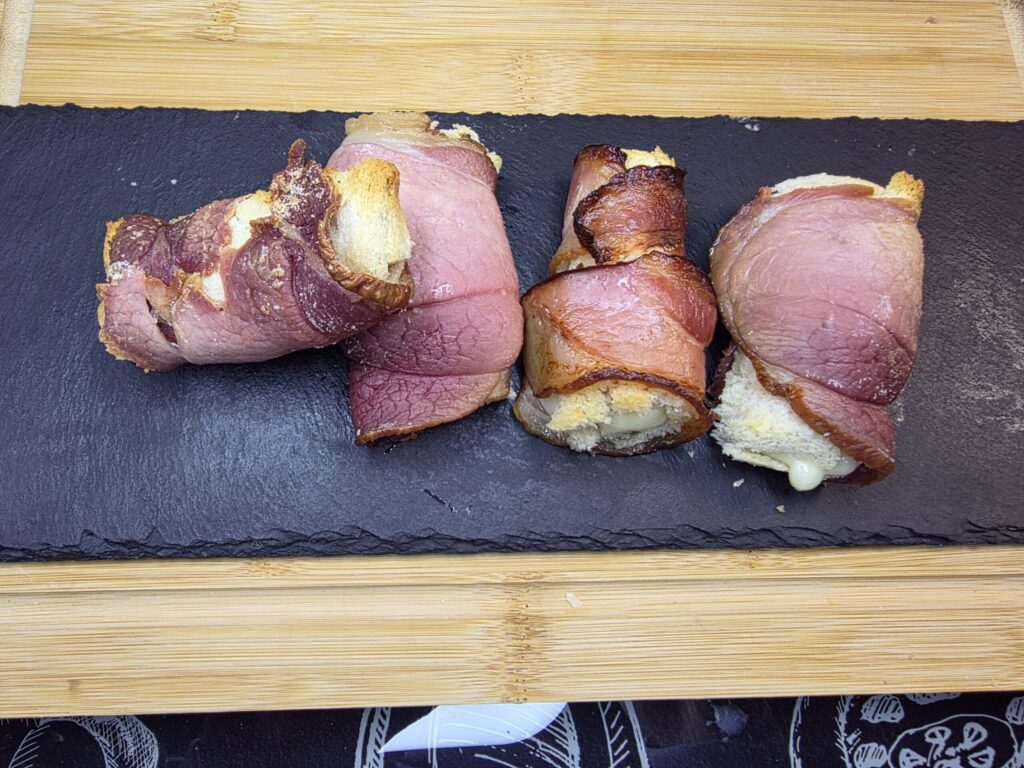 toastove-syrove-rolky-v-slanine