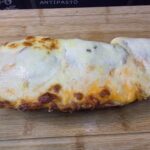 zapekana-bageta-so-salamou-syrom