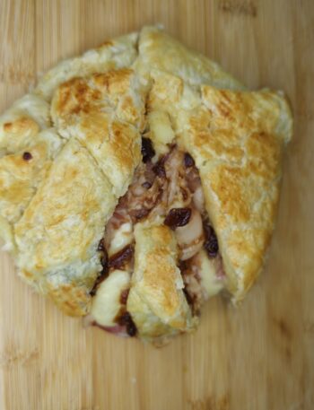 Camembert v slanine a lístkovom ceste